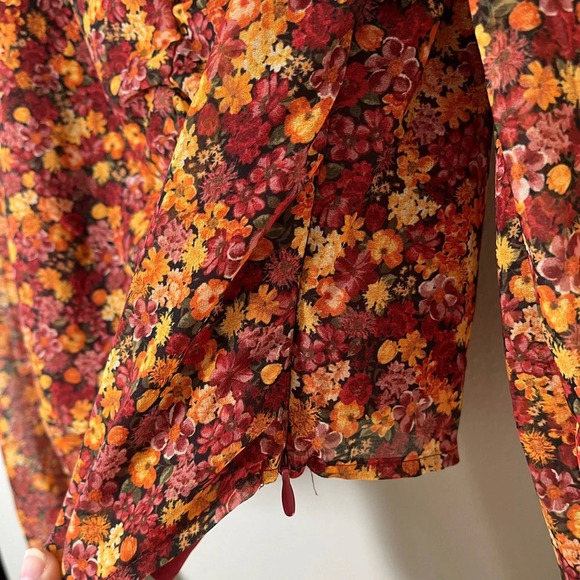 Sheer Long‎ Sleeve Floral Cropped Top - Picture 4 of 6